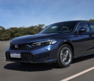 Honda lança novo Civic híbrido 2026 reestilizado sem mexer no preço